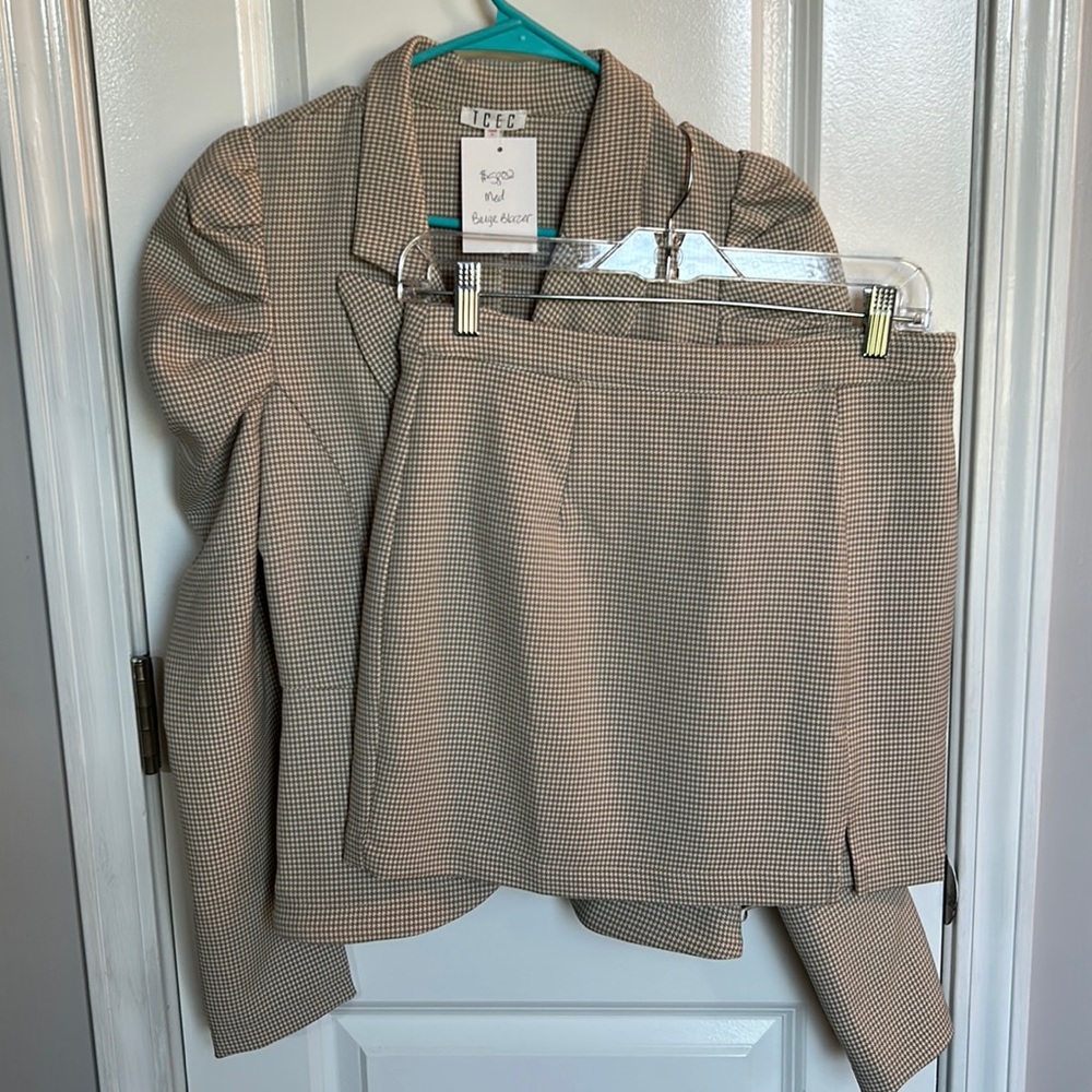 Suit set - Jacket and Skirt, size Medium- never wore -NWT